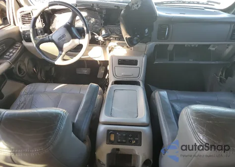 2001 GMC Yukon z USA, uszkodzony, nr VIN 1GKEC13T11R226316